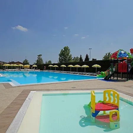 Villaggio Tiglio База відпочинку Сірміоне